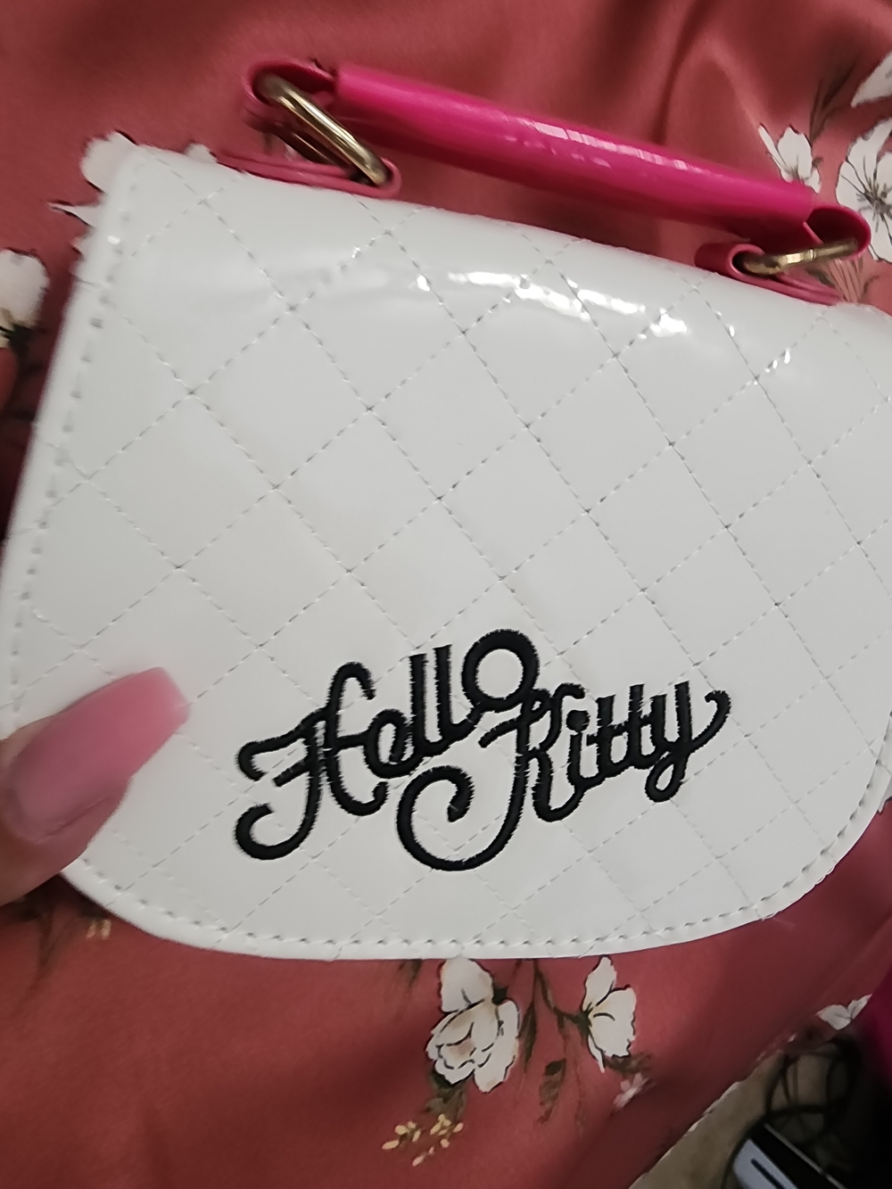 HELLO KITTY 😻💌 White Quilted Vinyl Crossbody Bag with Pink Handle